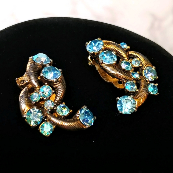 Vintage Goldtone Blue Rhinestone Ear Crawler High End Earrings 1960s - Picture 6 of 8